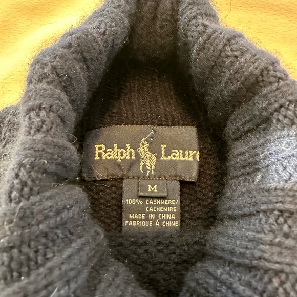 Ralph Lauren women’s cashmere turtle neck sweater. Size M. Navy w/US Flag - Picture 2 of 4